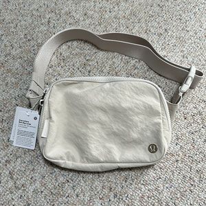 Lululemon everywhere belt bag in large white opal